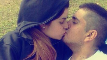 Beso de Daniela y Diego