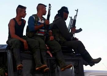 Guerrilleros de las FARC llegando