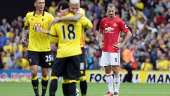 Zlatan Ibrahimovic mira incrédulo ante