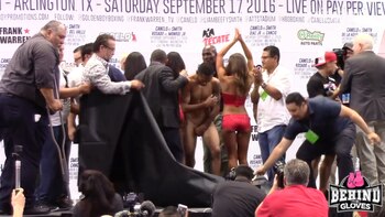 El boxeador quedó expuesto arriba