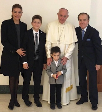 El Papa junto a Menem,