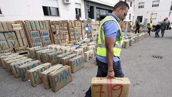 La policía con cargas de