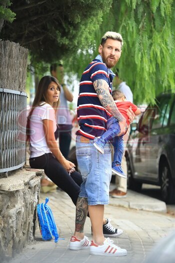 Se lo vio sonriente y