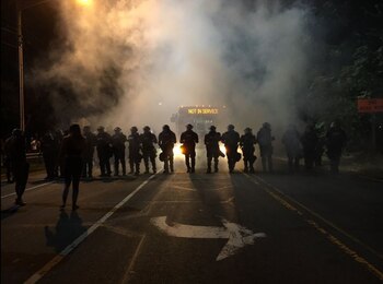La policía intenta despejar la
