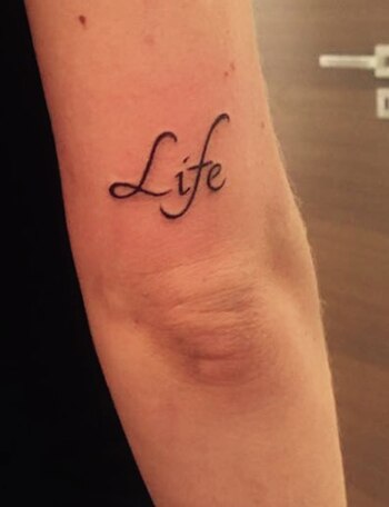 “Life” -en inglés, vida- sobre