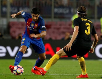 Luis Suárez, mano a mano