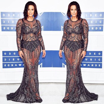 Con un pieza de piedras