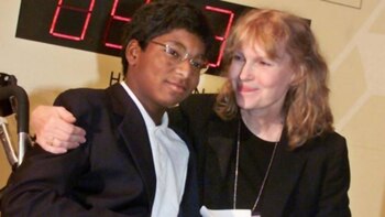 Mia Farrow y su hijo