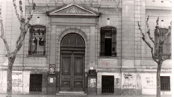 El primer edificio de la