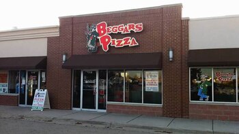 Napoleon Harris III tiene dos locales de la cadena de comidas Beggars Pizza