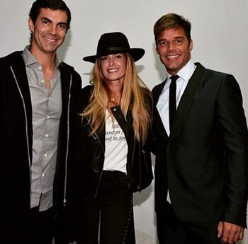 Hummm… ¿Quién es ese que está al lado de Urtubey y Macedo? Ricky Martin, casi un fan con esa sonrisa dibujada