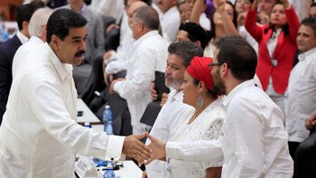 Nicolás Maduro junto a los