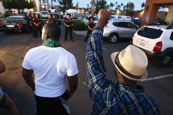 Afroamericanos gritan contra la policía