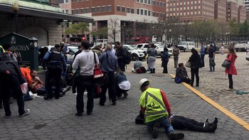 Los equipos de emergencia está