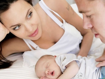 Los actores junto a Shiloh