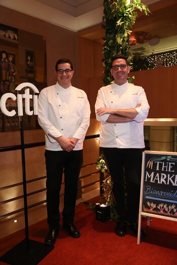 Antonio Soriano, chef ejecutivo, y