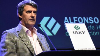 Frente a los ejecutivos de