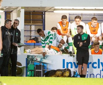 El entrenador Tommy McIntyre llama