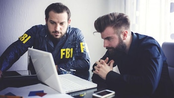 Una ex agente del FBI