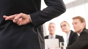 Las mentiras pequeñas repetidas en