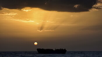 Miles de personas intentan año