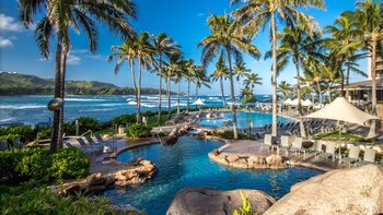 Sus ocho kilómetros de playa son el hogar de algunas de las olas más famosas del mundo