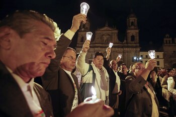 Manifestantes en Bogotá, portando sus