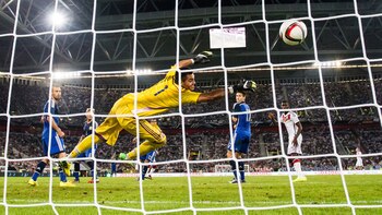 Pese a no tener continuidad en sus clubes, es indiscutido en la Selección Argentina (Getty)