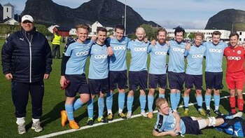 El entrenador posa con el