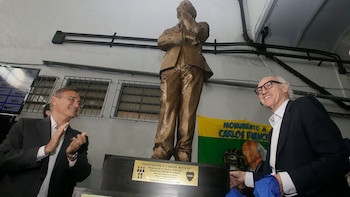 Bianchi, el día de la inauguración de su estatua en Boca (@BocaJrsOficial)