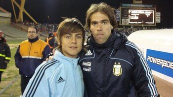 Paulo Dybala compartió un mensaje en su cuenta de Facebook, con una foto del pasado junto al “Pocho” Insúa