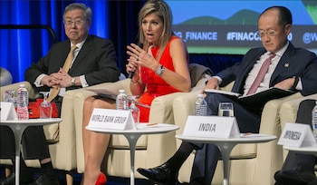 Máxima Zorreguieta, escoltada por el