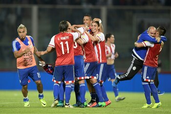 Los jugadores de Paraguay celebran