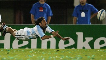 “Los que estuvimos en la transición entre la década de ’90 y 2000 fuimos los que más la sufrimos por el inicio del rugby profesional en el mundo y lo que pasaba con nuestro seleccionado”, comentó (Foto: Getty Images)