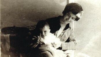 Alicia Blanco Villegas junto a