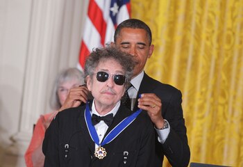 Bob Dylan en un homenaje