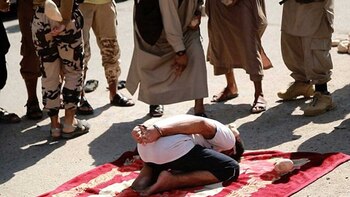 Los yihadistas lanzaron piedras contra