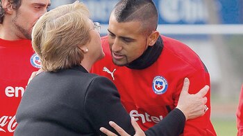 Michelle Bachelet visitan al plantel