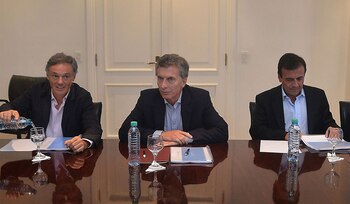 El presidente Macri, escoltado por