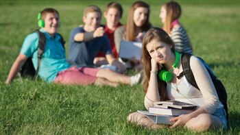 Además de las agresiones físicas