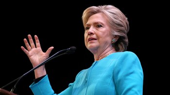 Hillary Clinton habla en un