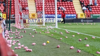 El encuentro debió suspenderse durante
