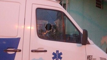 Así quedó el movil atacado