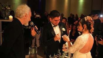 Los novios intercambiaron anillos