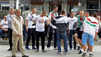 Hinchas del Legia Varsovia en la