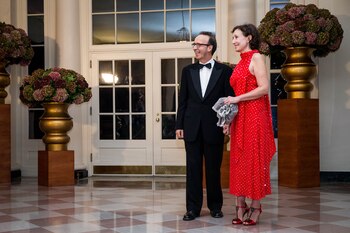 El actor Antonio Benigni junto a Nicoletta Braschi