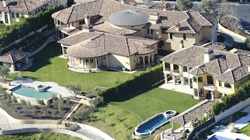 La mansión de USD 11 millones de Kim Kardashian y Kayne West en Bel Air, Los Ángeles (Grosby Group)