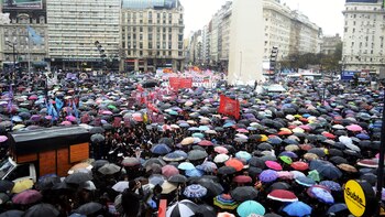 Multitudinaria marcha en el Obelisco