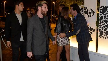 Lionel Messi junto a Antonella