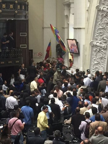 Los simpatizantes chavistas lograron ingresar